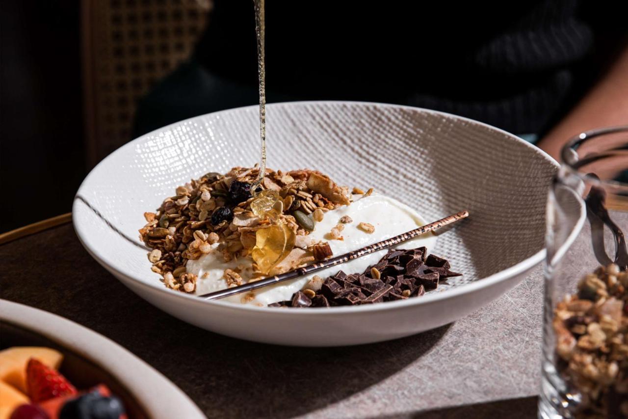 Hotel Qt Newcastle Exterior foto Muesli with yoghurt