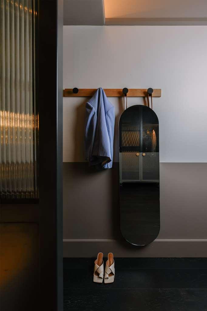 Hotel Qt Newcastle Habitación foto A coat rack