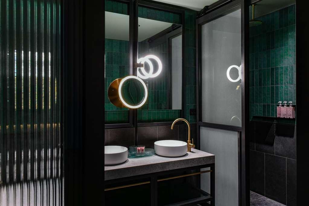 Hotel Qt Newcastle Exterior foto Bathroom