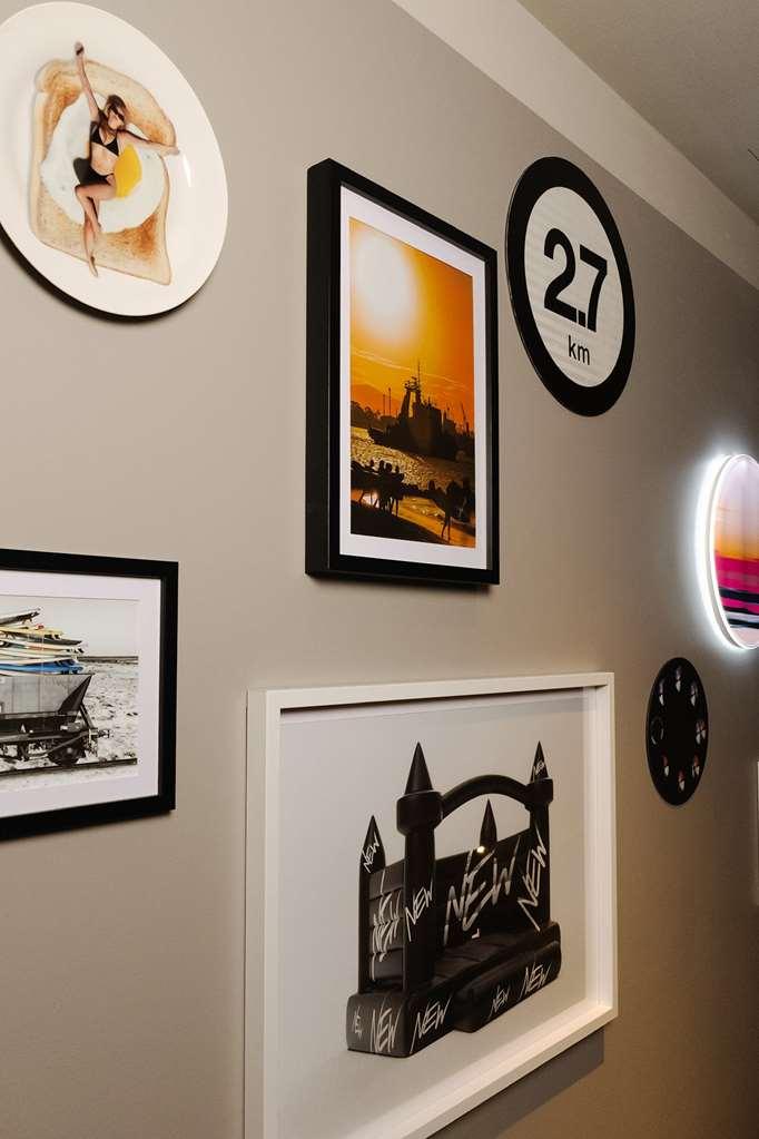 Hotel Qt Newcastle Servicios foto A selection of photographs by the artist